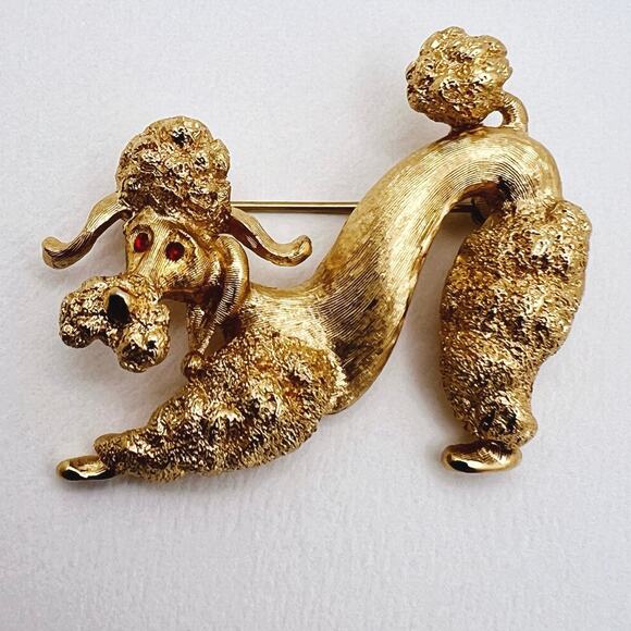 Monet Vintage Matte Gold Tone Red Rhinestone Poodle Dog Statement Brooch (EUC) - Picture 7 of 8